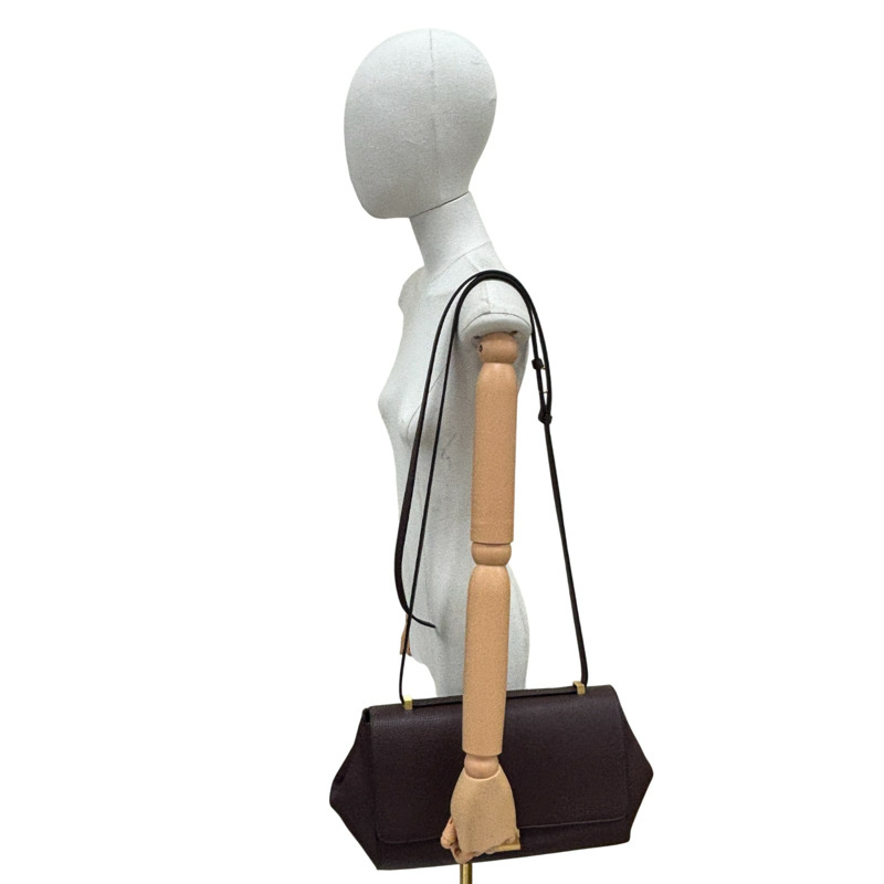 棕色 牛皮 THE ANGLE BAG 肩背包【BOTTEGA VENETA BV 寶緹嘉】 576143VMAO12151-10