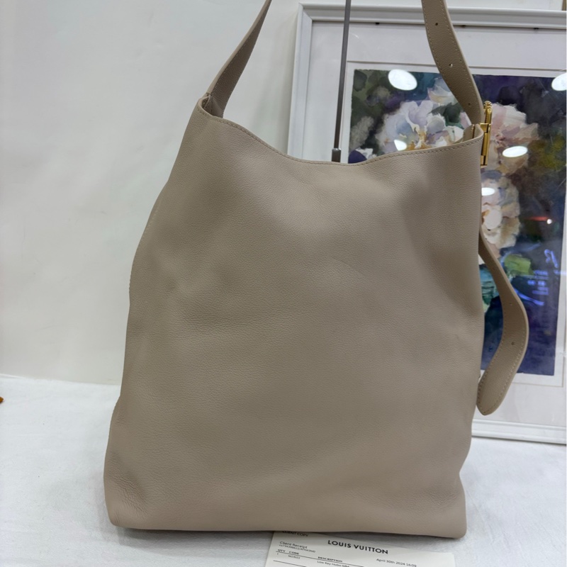 LV low key hobo 全皮米白 水桶包 99新 有購證-1