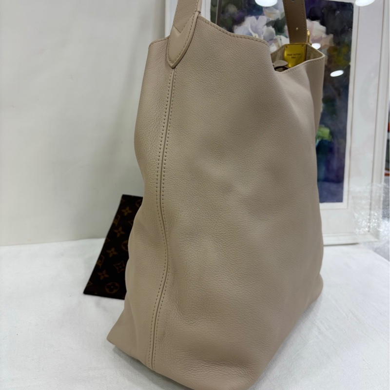 LV low key hobo 全皮米白 水桶包 99新 有購證-2