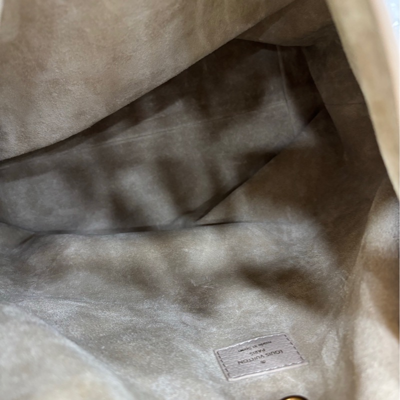 LV low key hobo 全皮米白 水桶包 99新 有購證-7