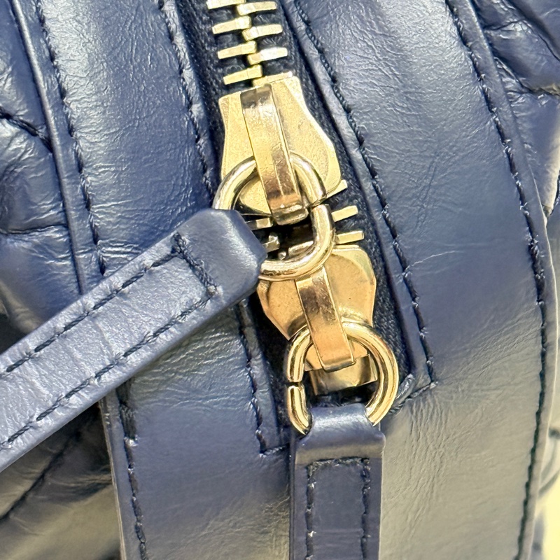 超賠賣 未使用品🎖️香奈兒耐用的揉皺牛皮 保齡球包 肩背包 雙C深藍 大LOGO 26開-5