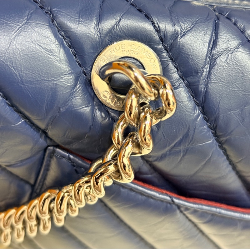 超賠賣 未使用品🎖️香奈兒耐用的揉皺牛皮 保齡球包 肩背包 雙C深藍 大LOGO 26開-8