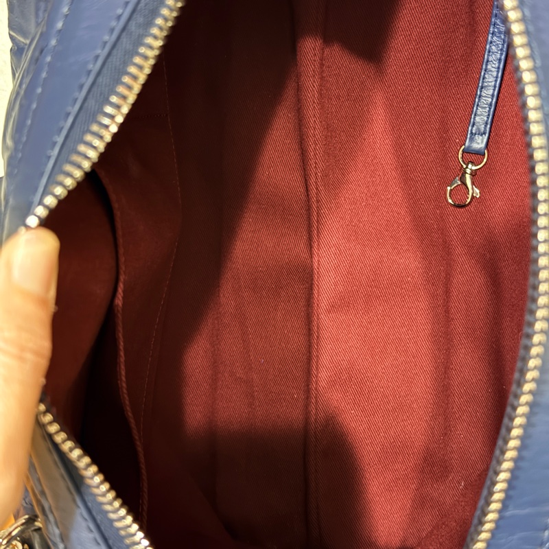 超賠賣 未使用品🎖️香奈兒耐用的揉皺牛皮 保齡球包 肩背包 雙C深藍 大LOGO 26開-22