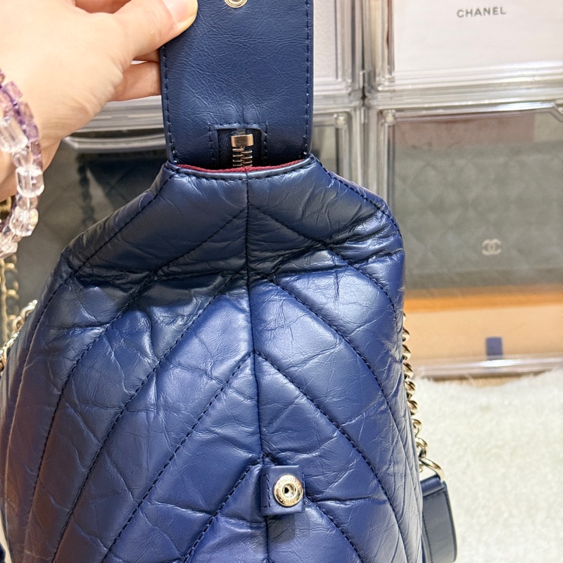 超賠賣 未使用品🎖️香奈兒耐用的揉皺牛皮 保齡球包 肩背包 雙C深藍 大LOGO 26開-54