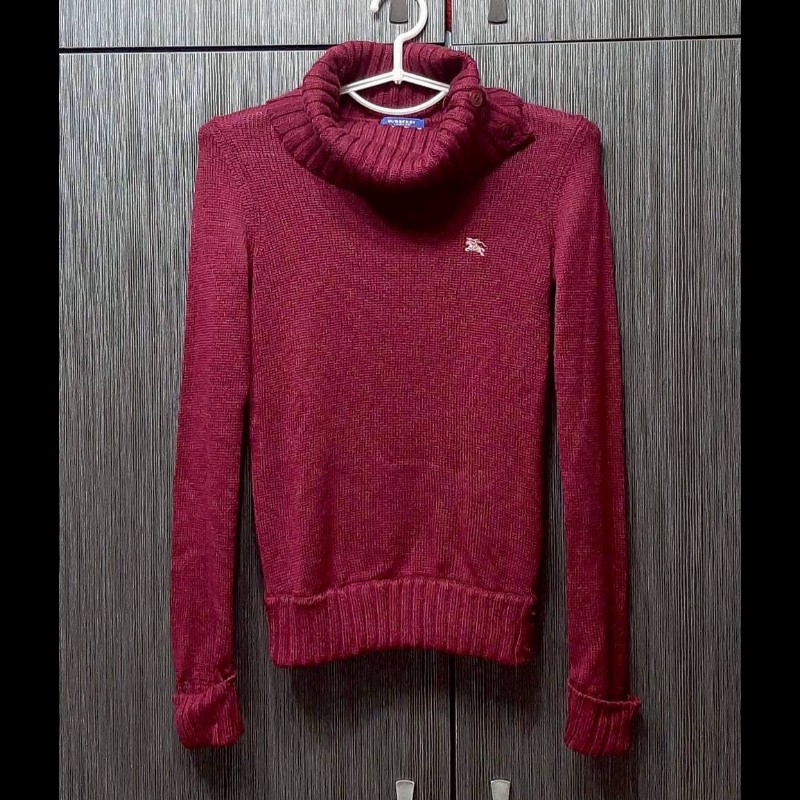 絕版BURBERRY 博柏利 BLUE LABEL 藍標 戰馬 女酒紅色純羊毛高領長袖針織上衣38號-0