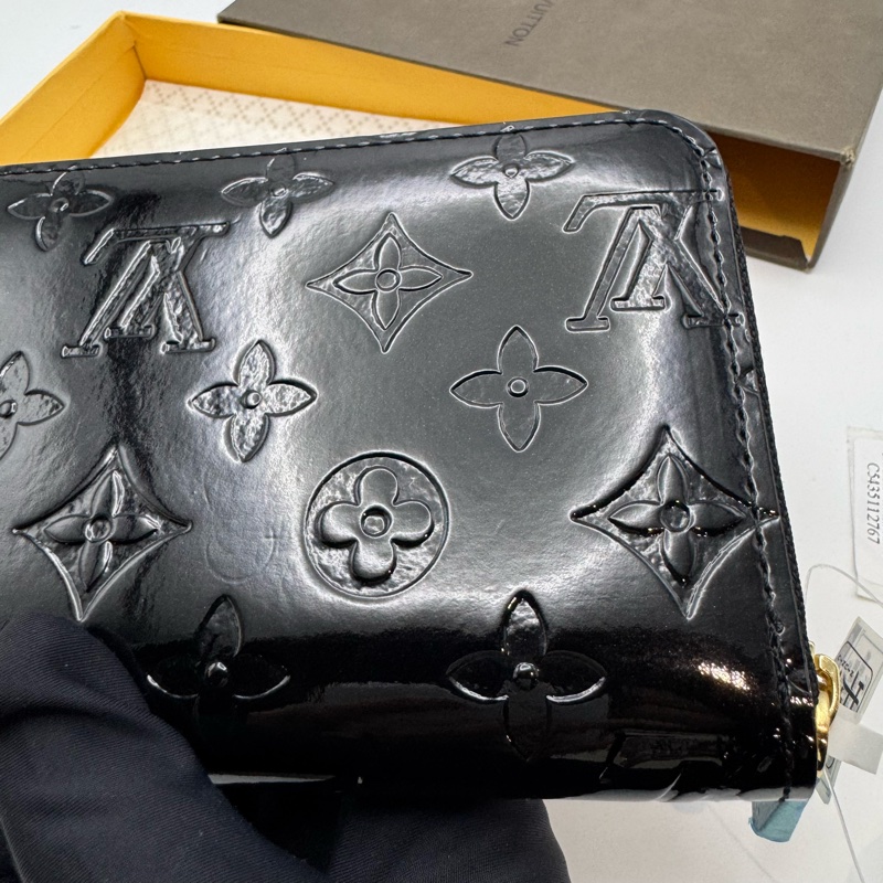 LV 黑色 光面牛皮長銀包，可以放下手機-3