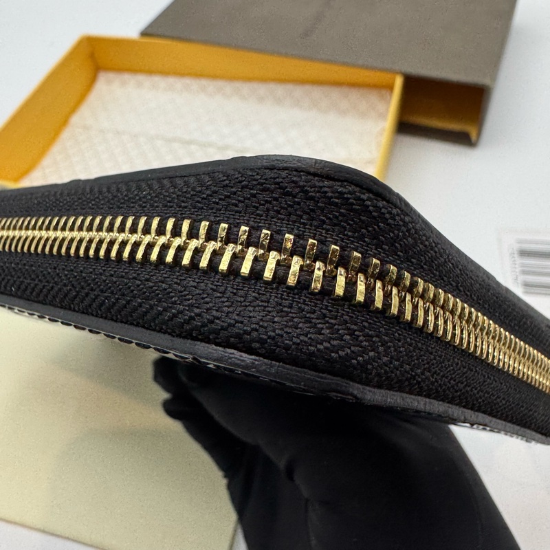 LV 黑色 光面牛皮長銀包，可以放下手機-5