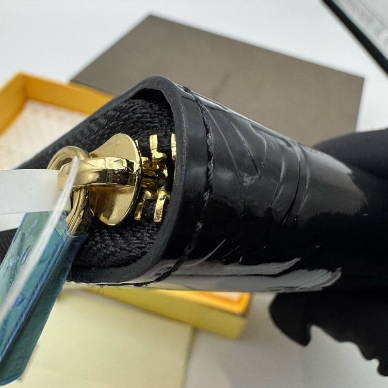 LV 黑色 光面牛皮長銀包，可以放下手機-8