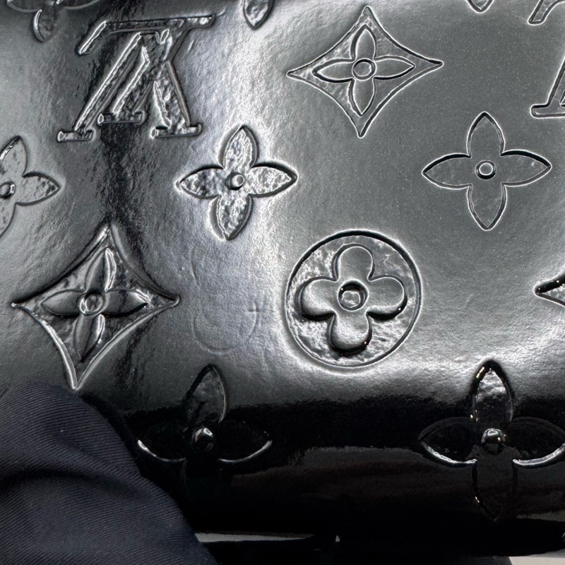 LV 黑色 光面牛皮長銀包，可以放下手機-18