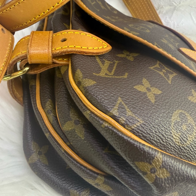 Louis Vuitton Saumur Bag-18
