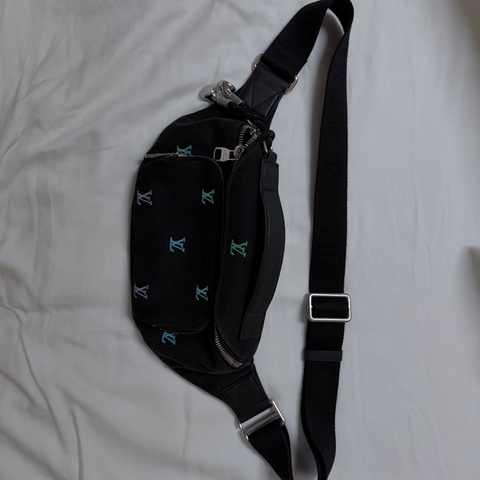 LV 刺繡牛仔限量腰包