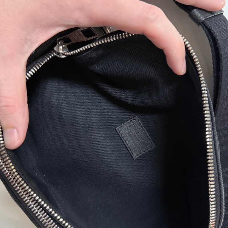 LV 刺繡牛仔限量腰包-9