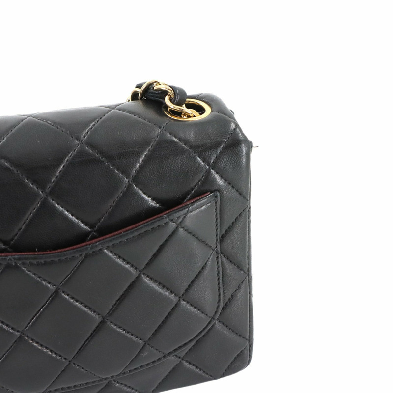 香奈兒黑色羊皮迷你絎縫鏈條肩背包，搭配金色五金配件 (A01115)-8