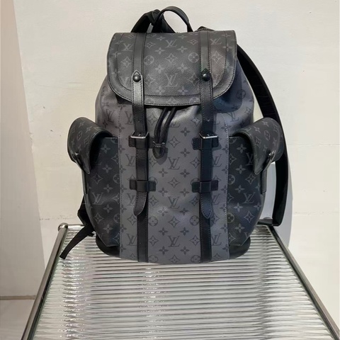 🔥新到：路易威登/Louis Vuitton 黑武士雙肩包 中號，尺寸：34*44*12