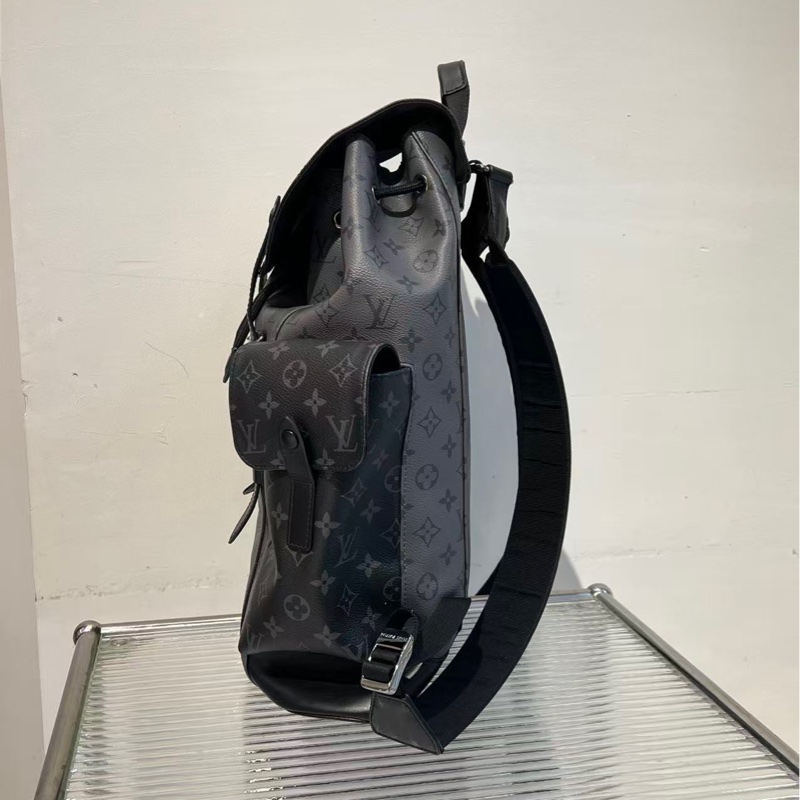 🔥新到：路易威登/Louis Vuitton 黑武士雙肩包 中號，尺寸：34*44*12-3