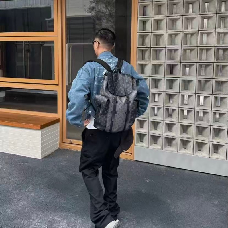 🔥新到：路易威登/Louis Vuitton 黑武士雙肩包 中號，尺寸：34*44*12-5