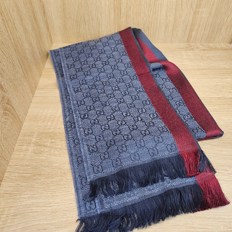 [耐看質感好品項❣️] Gucci藍底雙G深紅邊圍巾-1