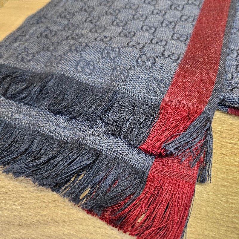 [耐看質感好品項❣️] Gucci藍底雙G深紅邊圍巾-3