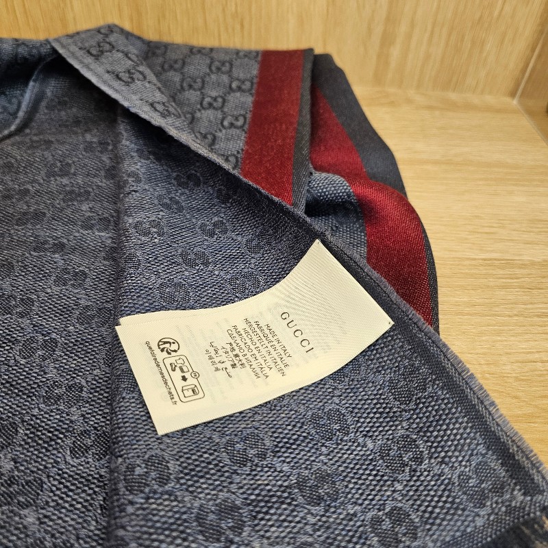 [耐看質感好品項❣️] Gucci藍底雙G深紅邊圍巾-7
