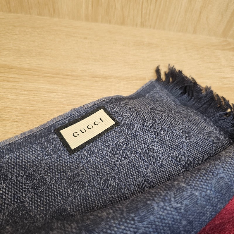 [耐看質感好品項❣️] Gucci藍底雙G深紅邊圍巾-9