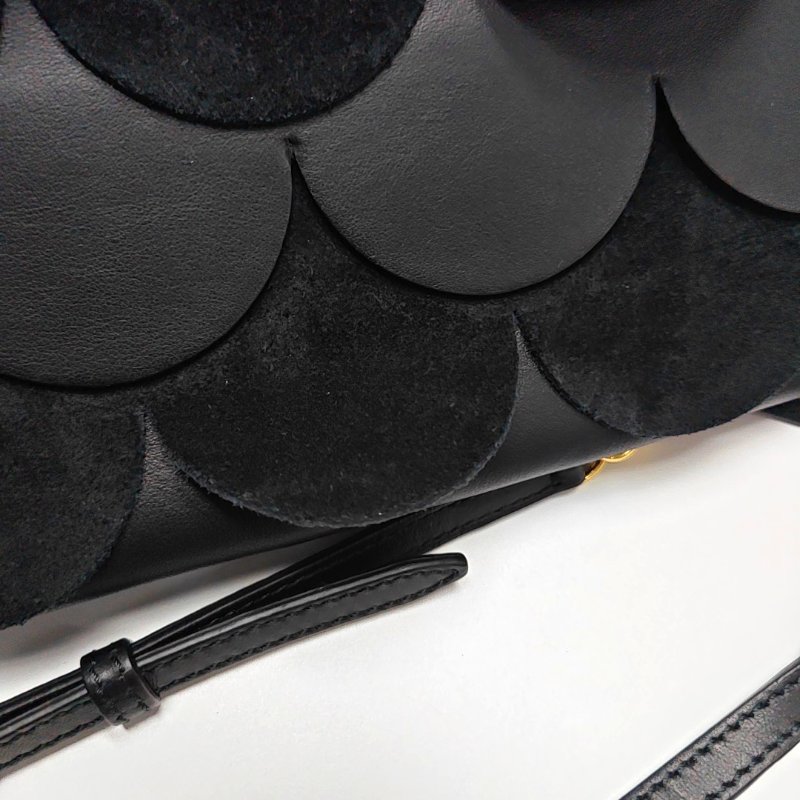 BURBERRY黑色牛皮單肩包斜挎包金色五金可拆卸肩帶-8