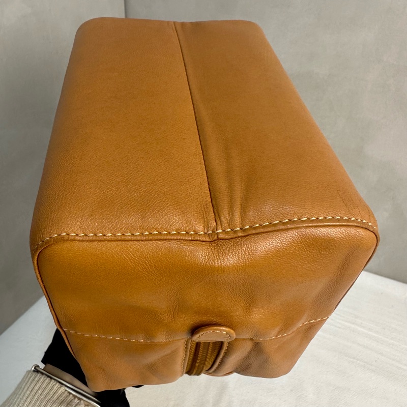 LOEWE 中古焦糖色手提方形便當包-6