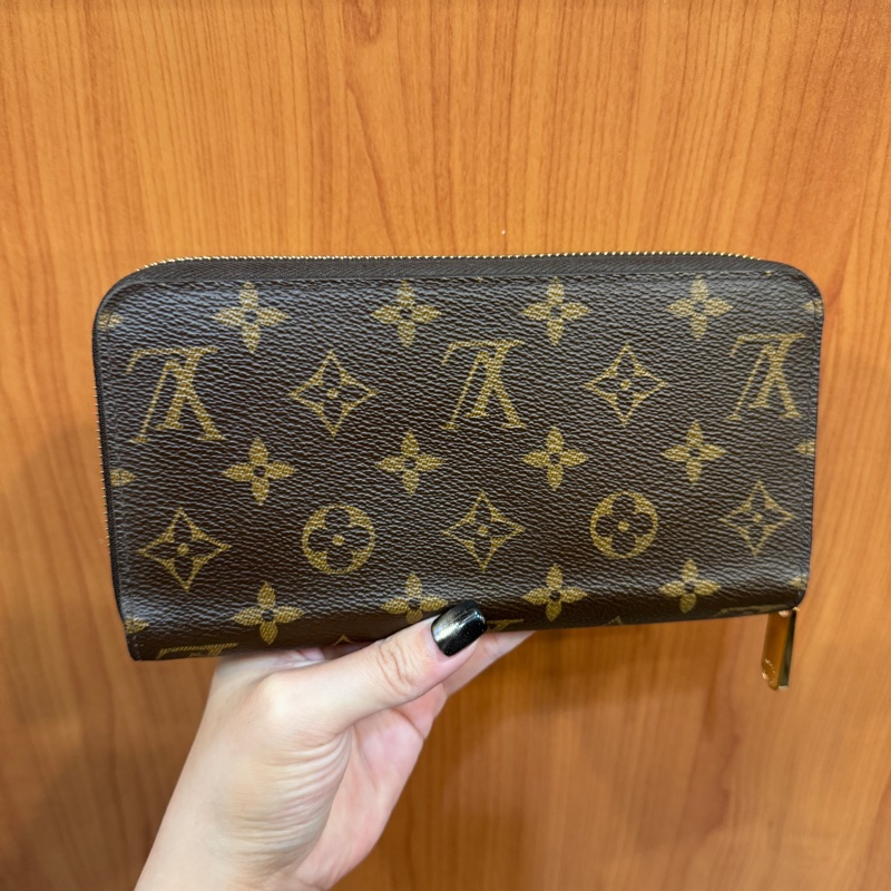 LV 老花拉鍊長夾 晶片款-1