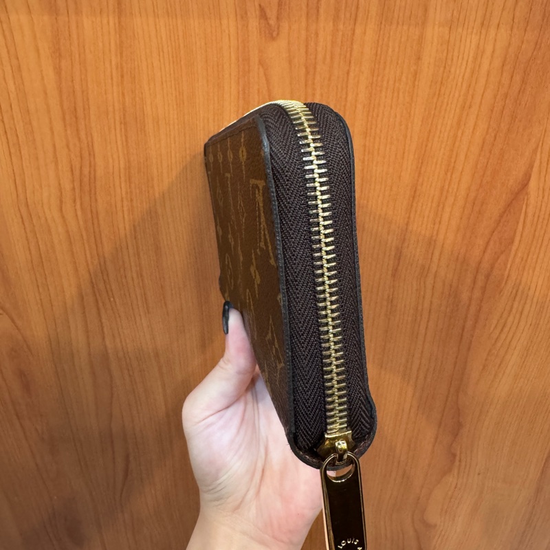LV 老花拉鍊長夾 晶片款-2
