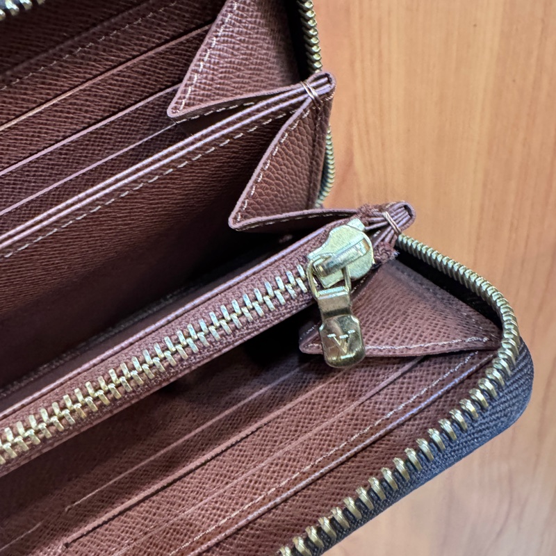 LV 老花拉鍊長夾 晶片款-8