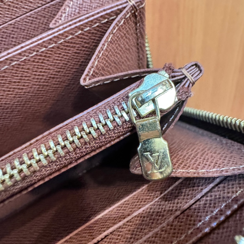 LV 老花拉鍊長夾 晶片款-9