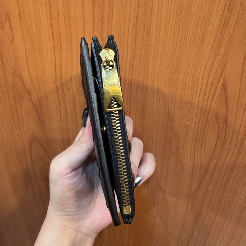 BV Bi-Fold 黑羊皮短夾-3