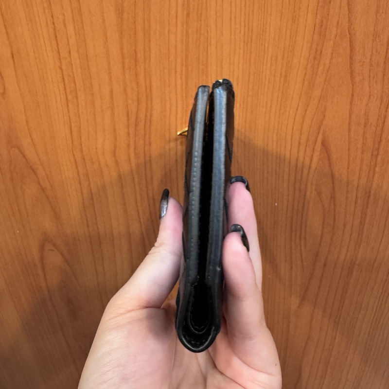 BV Bi-Fold 黑羊皮短夾-4