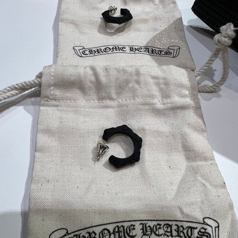 chrome Hearts 克羅心 樹酯耳環 RUBBER HOOP CROSS