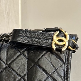 Chanel 9成新 中號黑金流浪包 雙鏈條-9