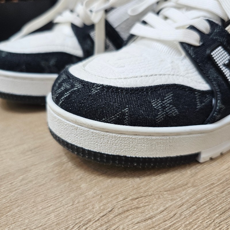 [高CP現省兩萬❣️約專櫃五折] LV白牛皮黑丹寧Trainer運動鞋-6