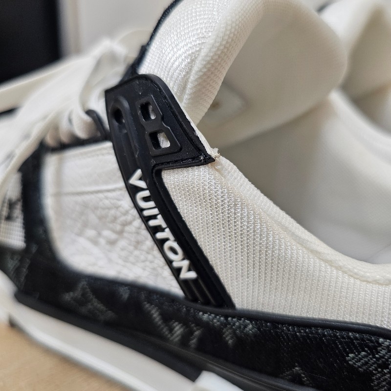 [高CP現省兩萬❣️約專櫃五折] LV白牛皮黑丹寧Trainer運動鞋-10