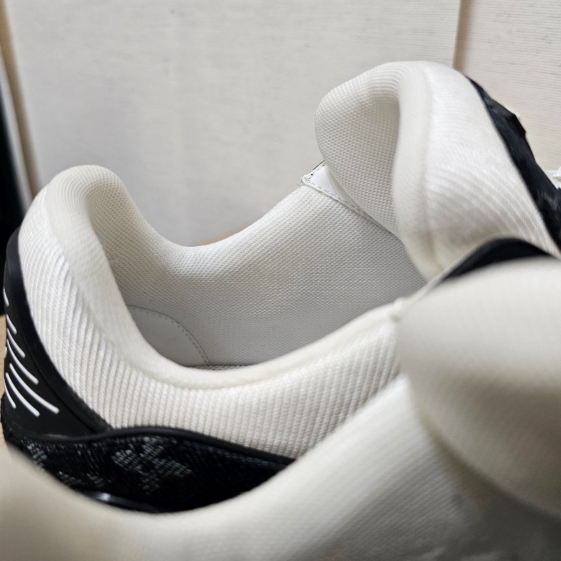 [高CP現省兩萬❣️約專櫃五折] LV白牛皮黑丹寧Trainer運動鞋-12