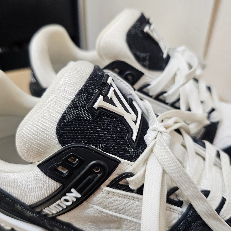 [高CP現省兩萬❣️約專櫃五折] LV白牛皮黑丹寧Trainer運動鞋-13