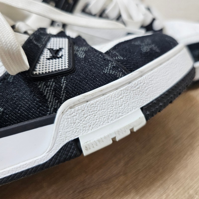 [高CP現省兩萬❣️約專櫃五折] LV白牛皮黑丹寧Trainer運動鞋-15