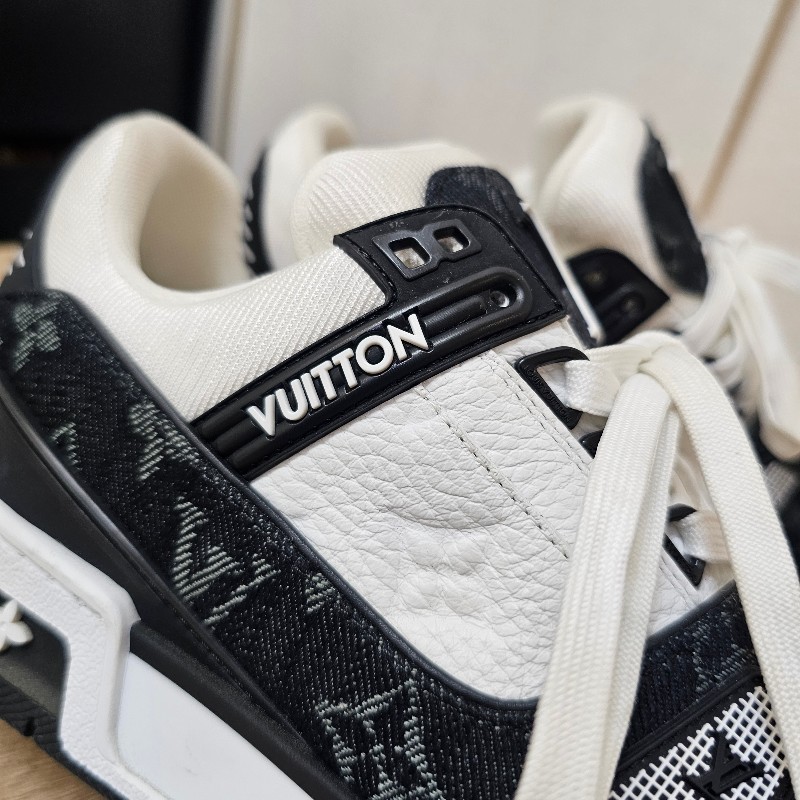 [高CP現省兩萬❣️約專櫃五折] LV白牛皮黑丹寧Trainer運動鞋-17