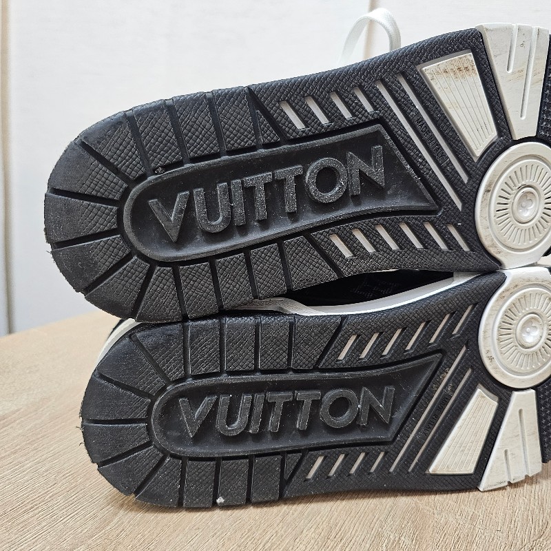 [高CP現省兩萬❣️約專櫃五折] LV白牛皮黑丹寧Trainer運動鞋-21