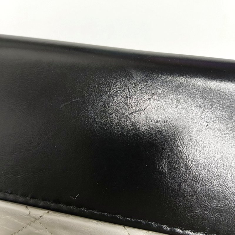 CHANEL GABRIELLE中號白色牛皮菱格紋絎縫流浪包斜挎包單肩包金色銀色釘色五金25開可拆卸肩帶-10