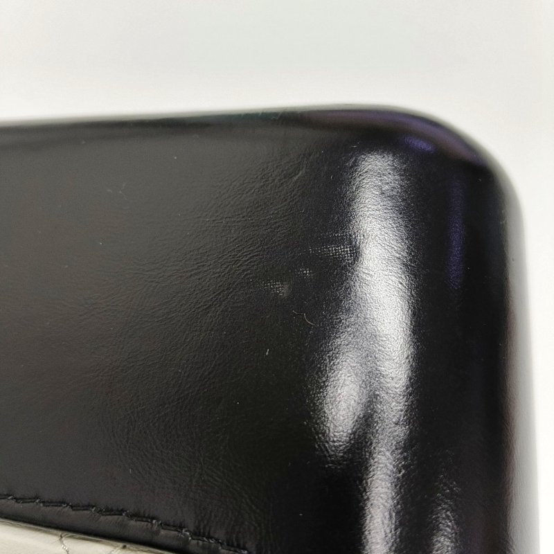 CHANEL GABRIELLE中號白色牛皮菱格紋絎縫流浪包斜挎包單肩包金色銀色釘色五金25開可拆卸肩帶-11