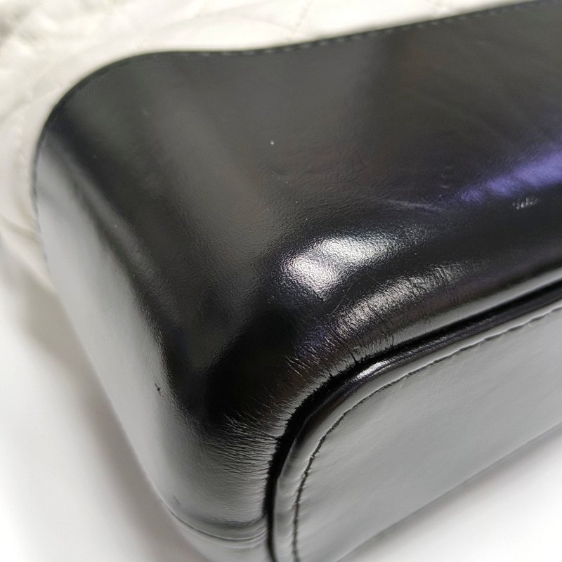 CHANEL GABRIELLE中號白色牛皮菱格紋絎縫流浪包斜挎包單肩包金色銀色釘色五金25開可拆卸肩帶-12