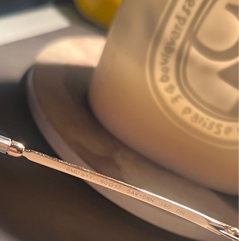 miumiu方框墨鏡-9