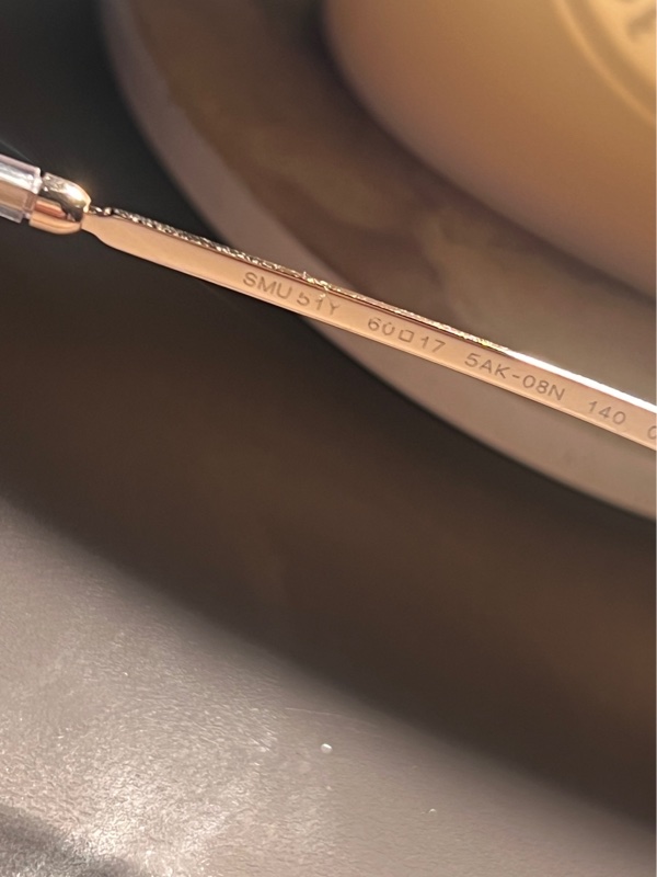 miumiu方框墨鏡-10