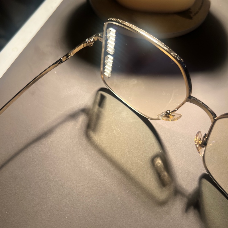 miumiu方框墨鏡-11