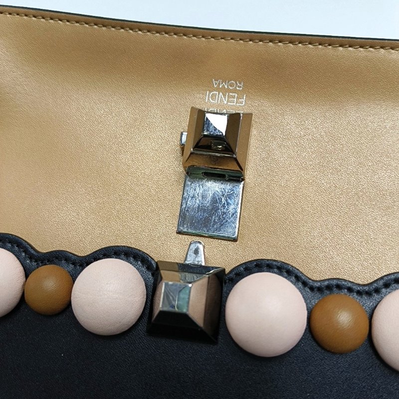 FENDI Kan I小號拼色牛皮鉚釘單肩包銀色五金可拆卸肩帶-10