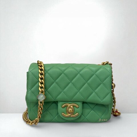 CHANEL 綠色羊皮金釦寶石鏈方胖子