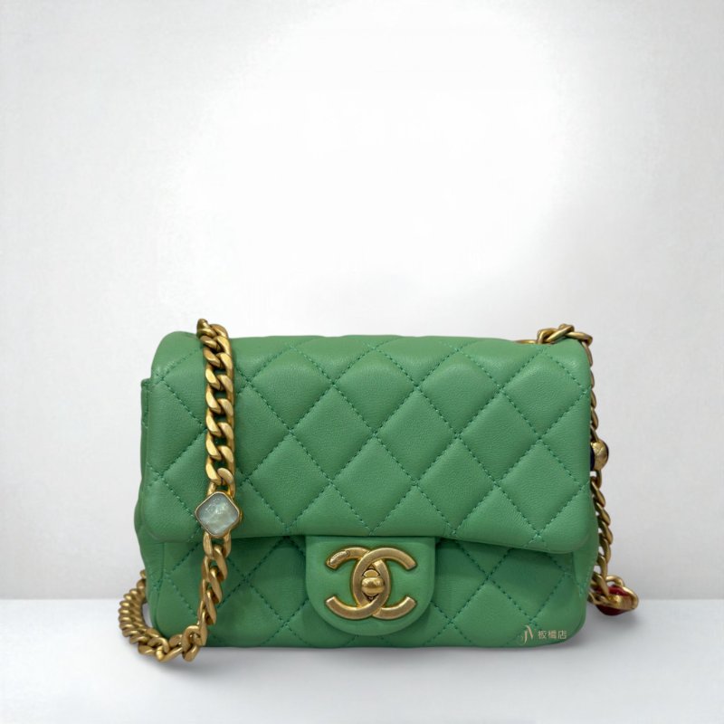 CHANEL 綠色羊皮金釦寶石鏈方胖子-0